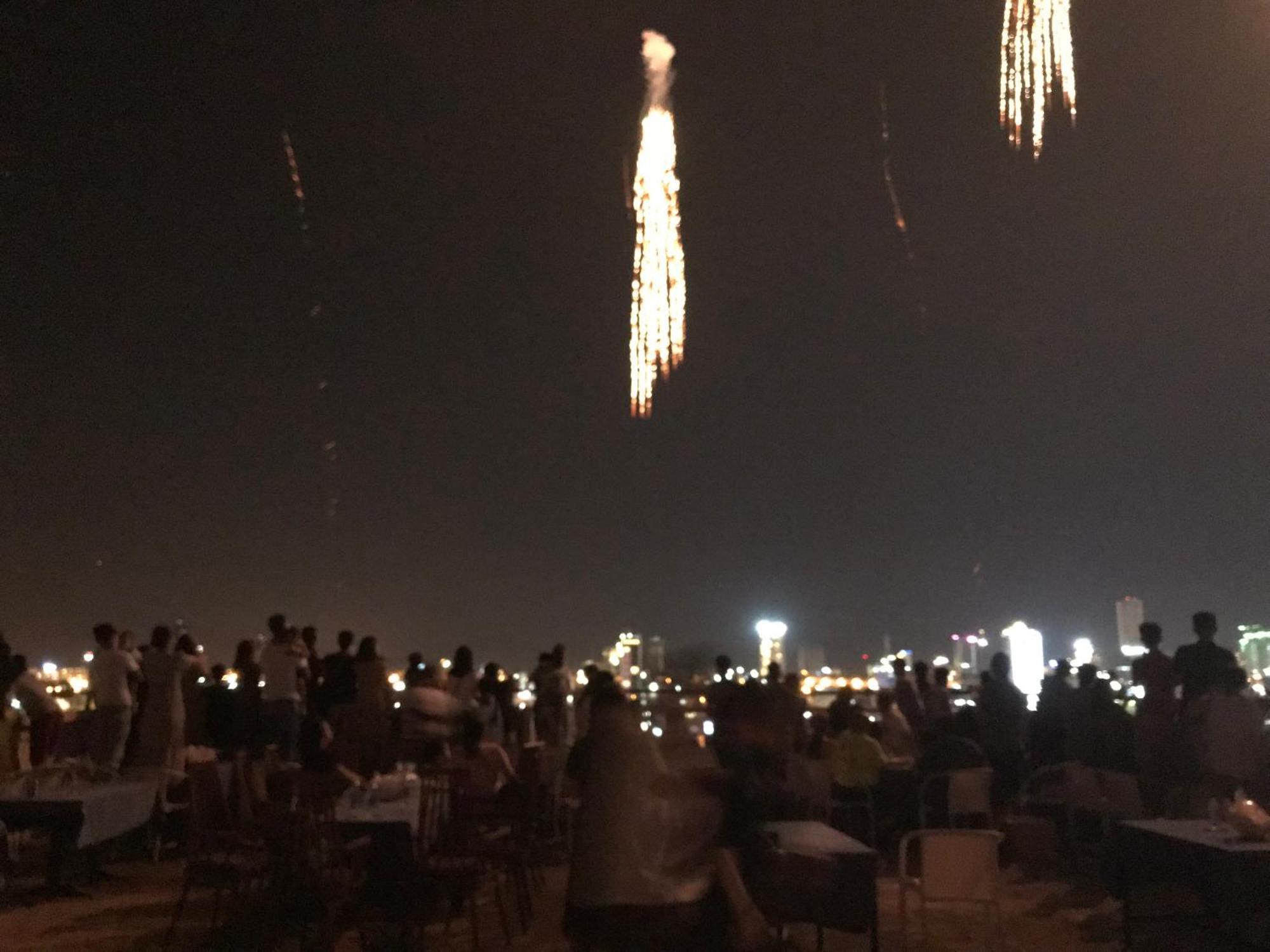 KaKa Hotel Han River Da Nang Bagian luar foto
