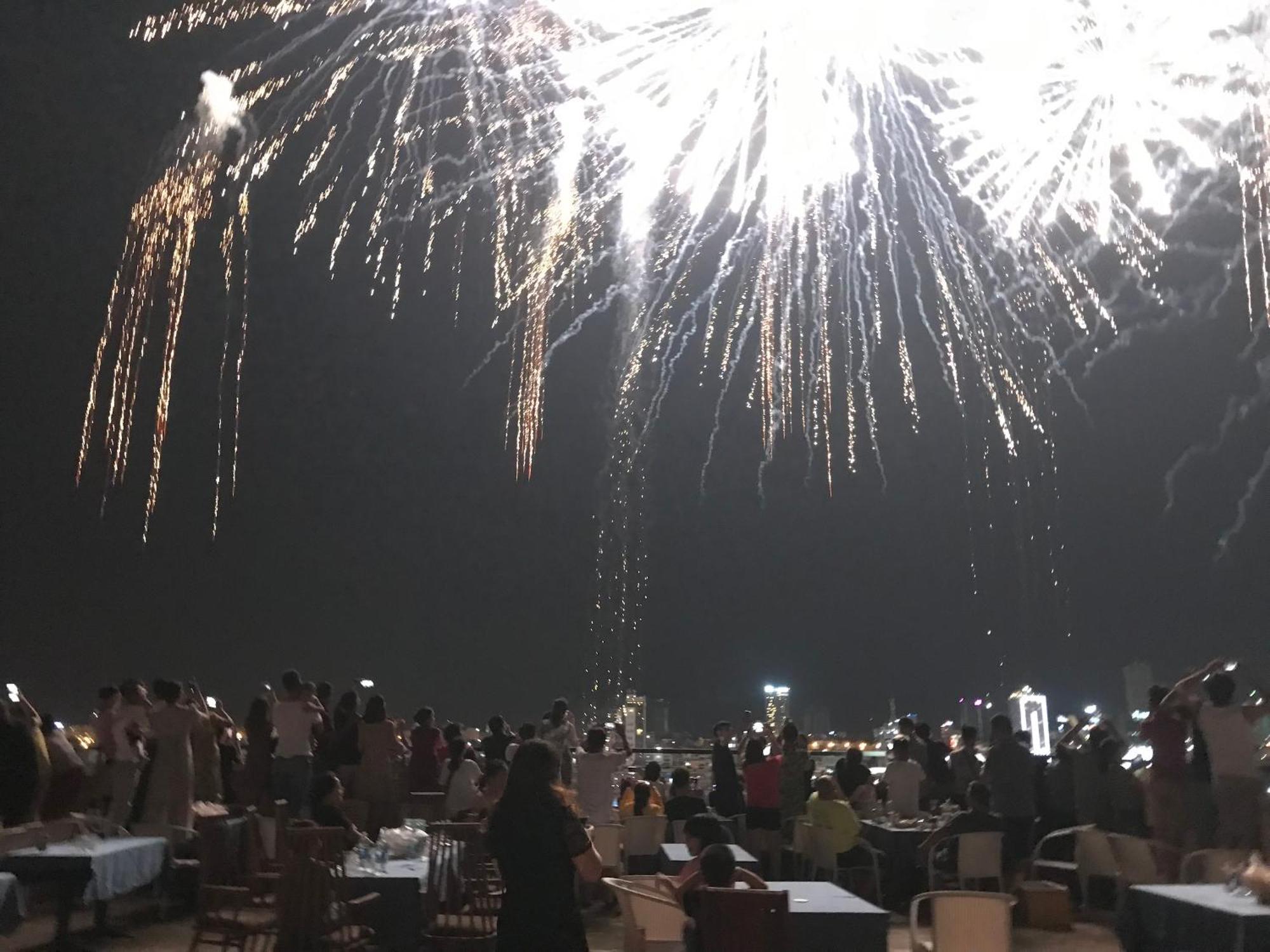 KaKa Hotel Han River Da Nang Bagian luar foto