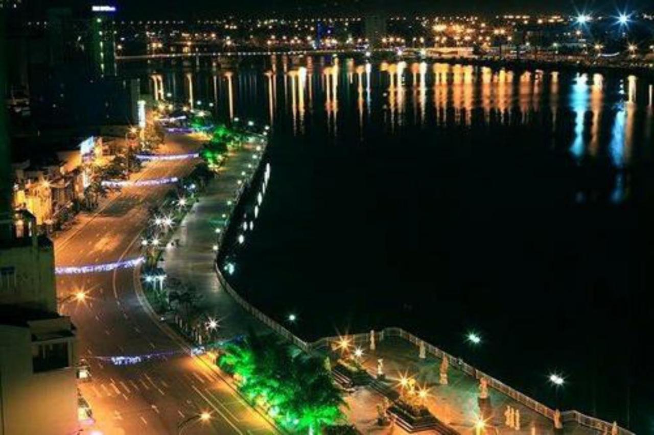 KaKa Hotel Han River Da Nang Bagian luar foto